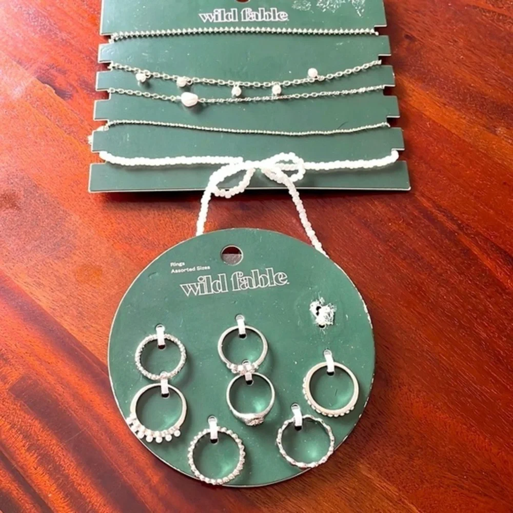 Wild Fable 12” choker necklace and assorted ring set fashion jewelry New